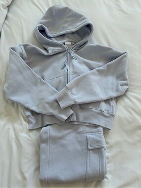 Aritzia - Cropped Zip Hoodie and Joggers Set - Light Lavender/light blue